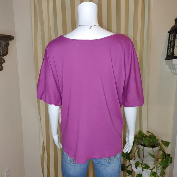 Puff sleeve v-neck tee - Picture 3 of 5